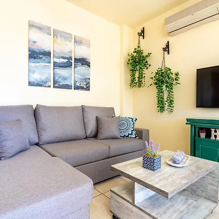 Blue Time 2-bedroom In * Ларнака