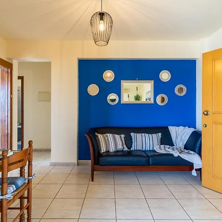 Blue Time 2-bedroom In * لارنكا