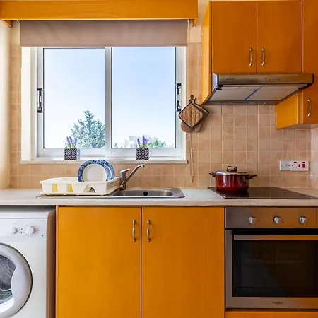 Blue Time 2-bedroom In Apartment Larnaca